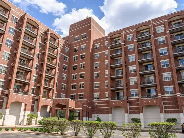 1700 Riverwoods Dr APT 520, Melrose Park, IL 60160