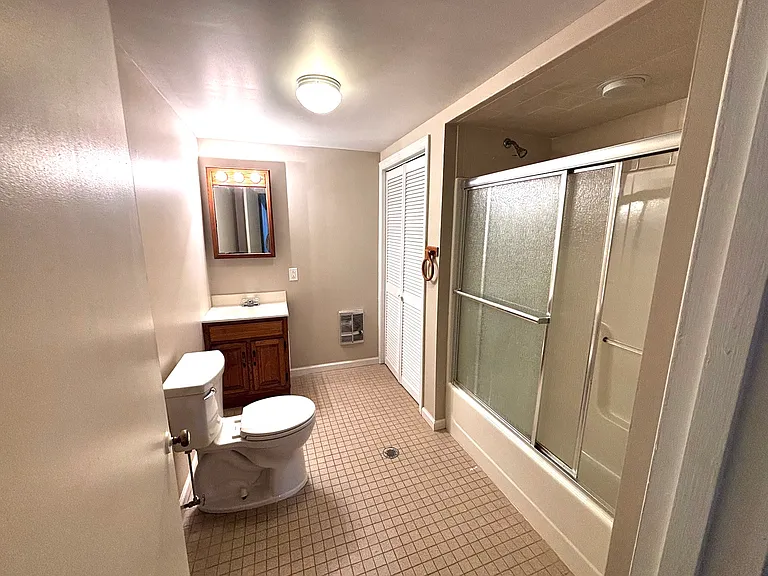 553 Foundry St — Photo 16