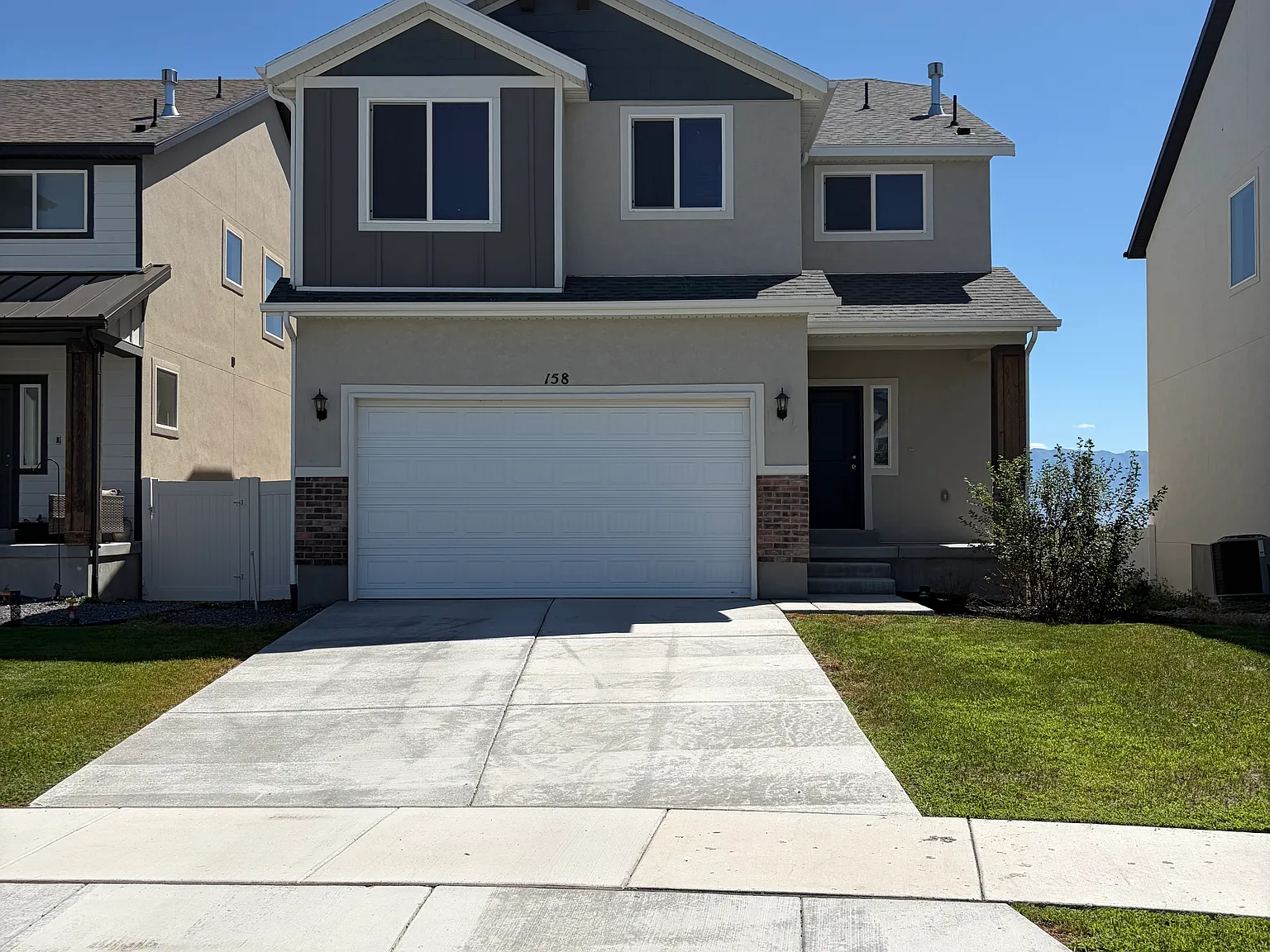 4 bed, 2.5 bath, 2378 sqft, $3,000 — Photo 1