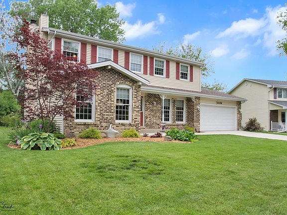 3rd image of 6S030 Greenwood Ct
