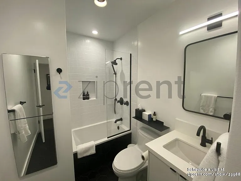 1111 Bay St #302 — Photo 5