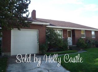 1304 W 3rd St, Grandview, WA 98930