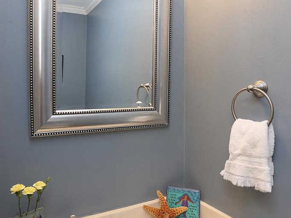 3rd image of 562 Bay Dale Ct