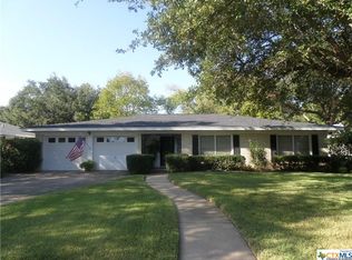 1008 E Mesquite Ln, Victoria, TX 77901