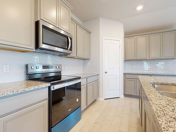 3rd image of 15066 Planeview Dr