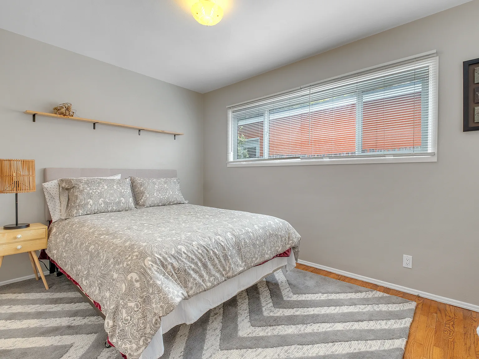 3 bed, 950 sqft, $4,400 — Photo 2