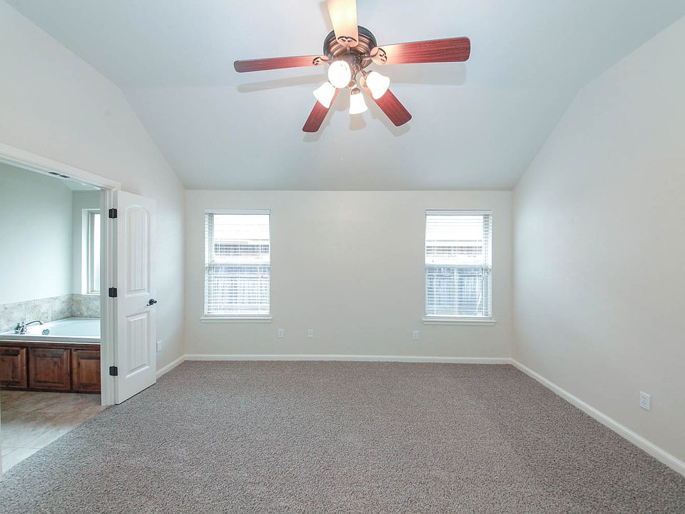 1st image of 305 Evie Pl