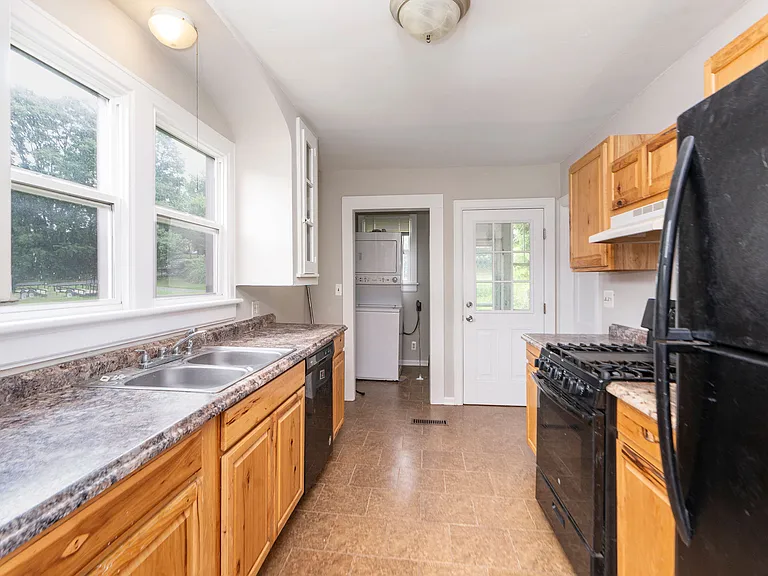 712 Middlebrook Ave — Photo 2