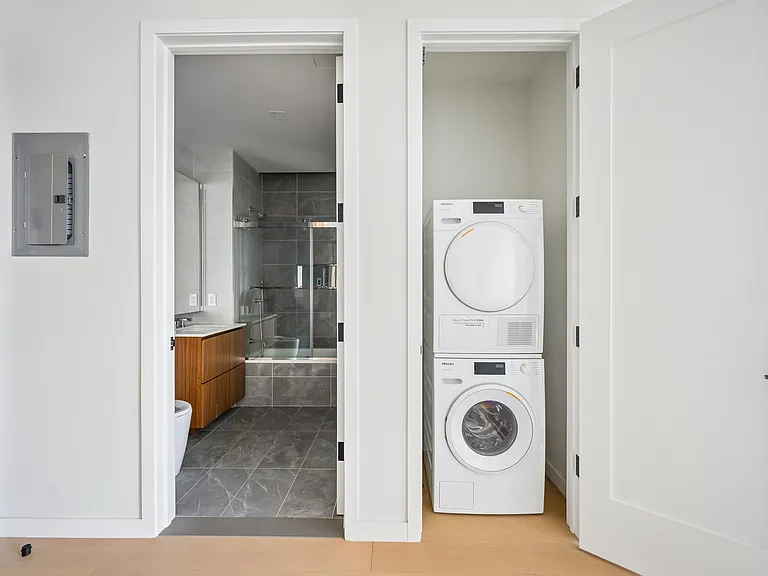 35-32 Leavitt St #11B — Photo 7