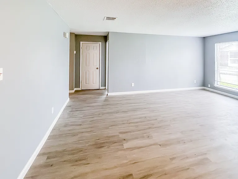 200 Uhland Rd — Photo 5