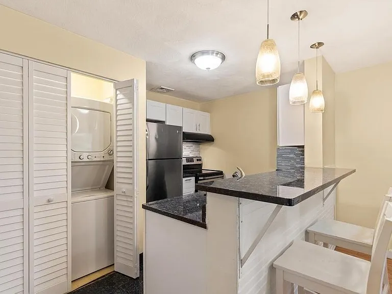 18 Leverett Ave #7 — Photo 4
