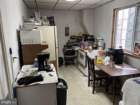 5th image of 717 E Market St
