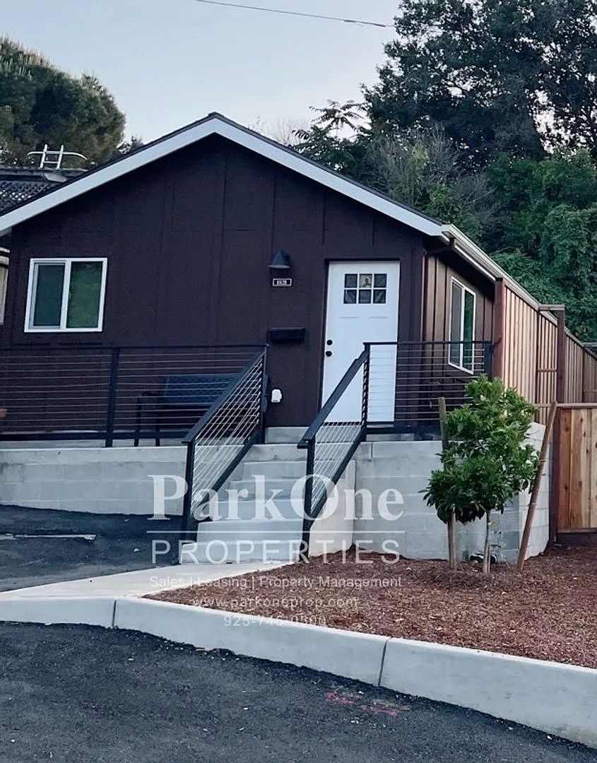 Super Cute ADU with Incredible Martinez Location — Photo 1