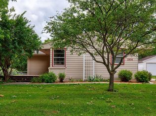 2804 Vine St, West Des Moines, IA 50265