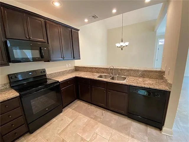 712 Heavens Dr #C — Photo 3