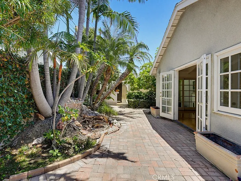 2705 E Jacaranda Ave — Photo 56
