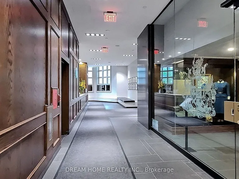 426 University Ave #Penthouse 310 — Photo 16