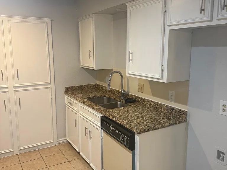 908 Bluebird Dr — Photo 4