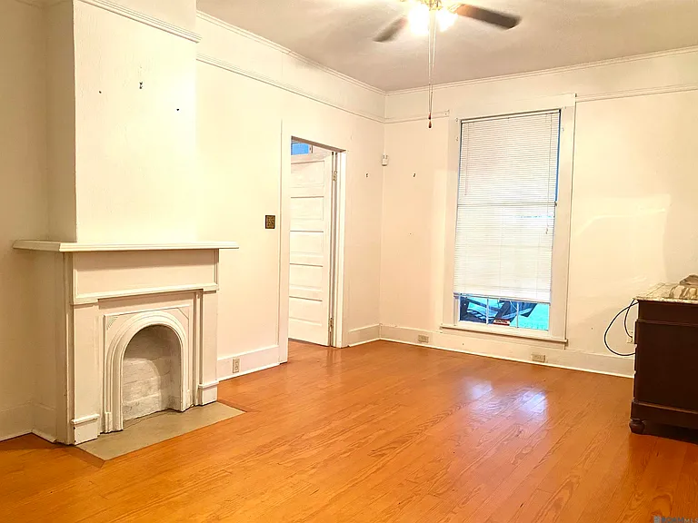 1009 E Main St — Photo 6