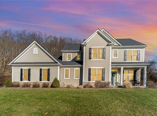 375 Bridlewood Ln, Victor, NY 14564