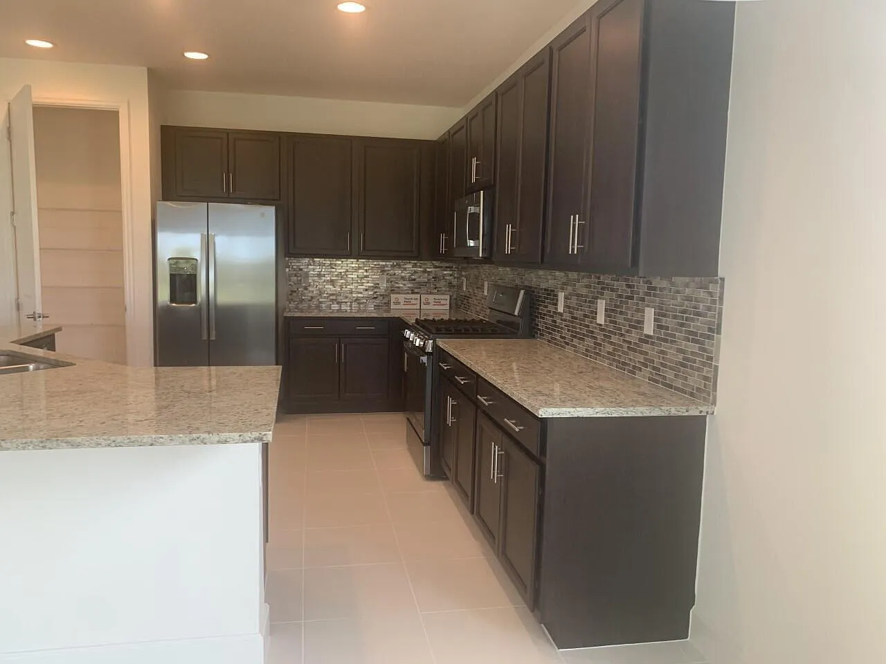 3 bed, 3.0 bath, 2358 sqft, $3,900 — Photo 3