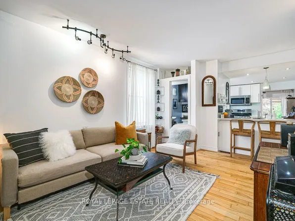 158 Waverley Rd, Toronto, ON M4L 3T3