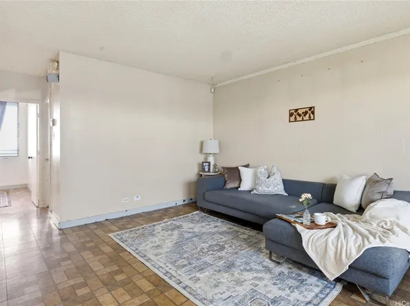 94-249 Waikele Rd APT B313, Waipahu, HI 96797