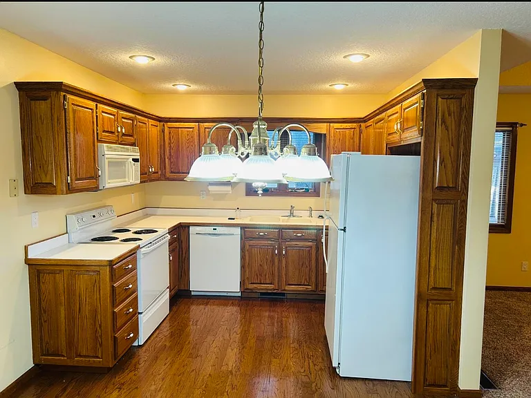 604 Briarbrook Dr — Photo 4