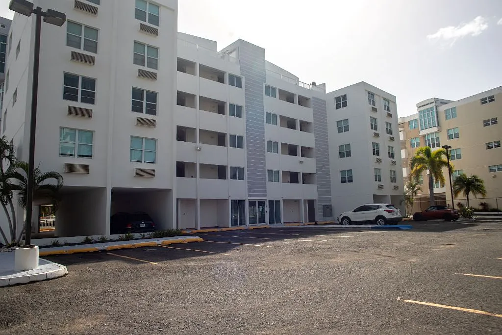 2 bed, 2.0 bath, 1042 sqft, $1,800 — Photo 2