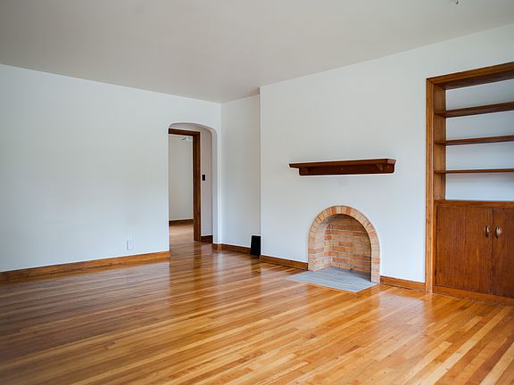 4th image of 2896 Indianola Ave #2894
