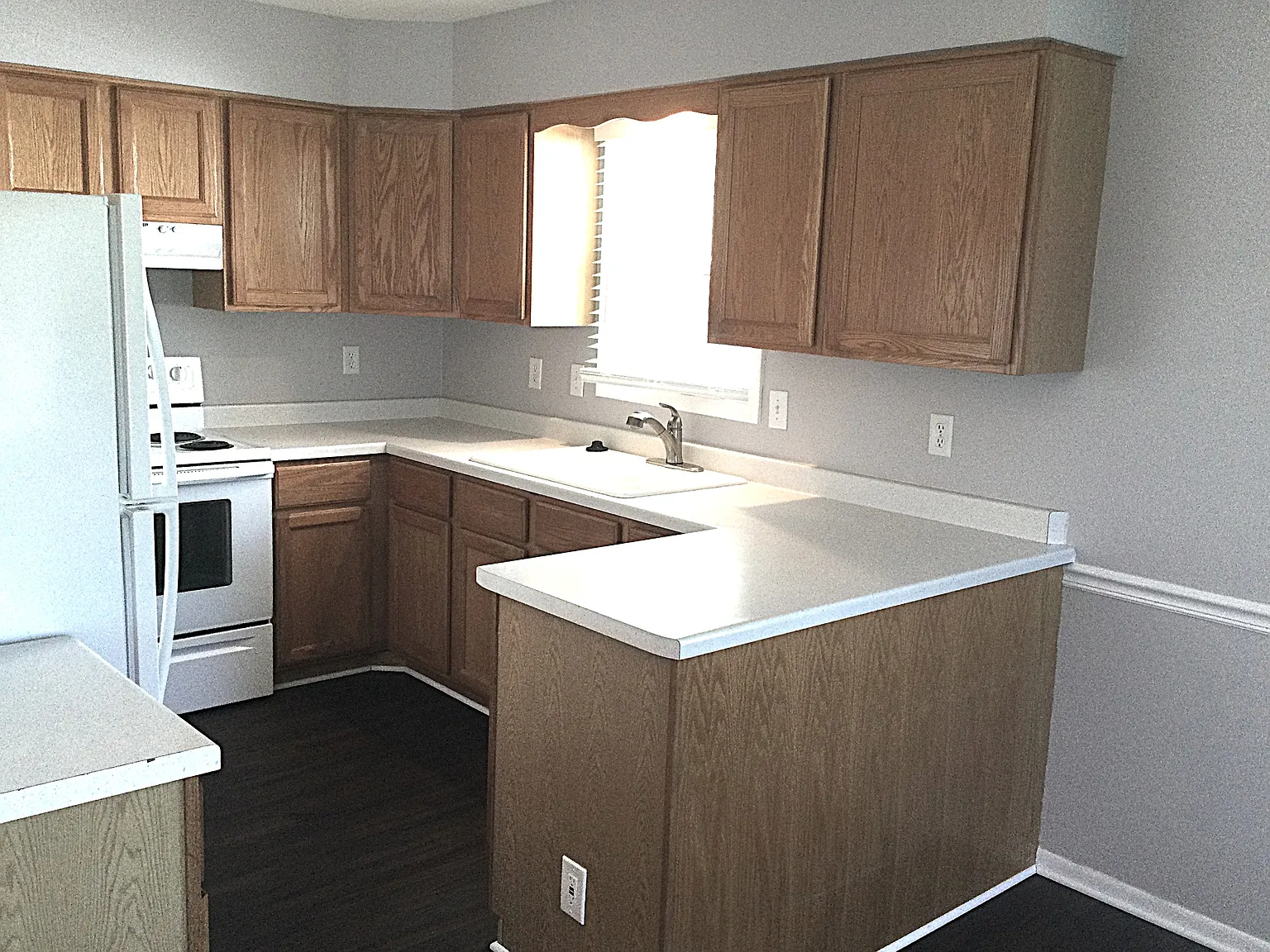 3 bed, 2.0 bath, 1979 sqft, $2,175 — Photo 2