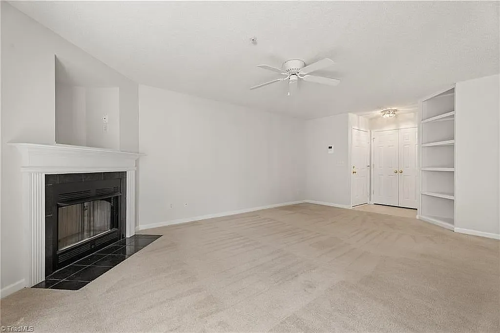 2 bed, 1106 sqft, $1,399 — Photo 3