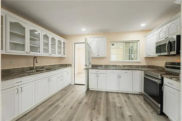 2801 Virginia Lee Dr — Photo 5