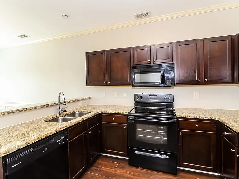 67 Hamilton Blvd NW — Photo 8