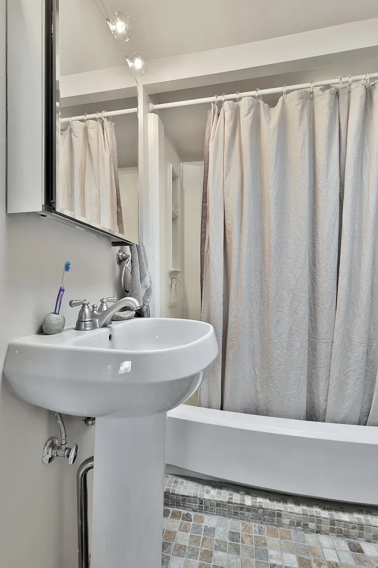 2 bed, 1.5 bath, 1912 sqft, $2,950 — Photo 1