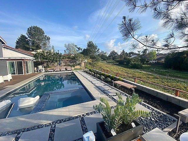 2nd image of 1070 Glen Arbor Dr