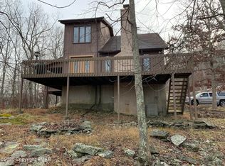 1120 Porter Dr, Bushkill, PA 18324