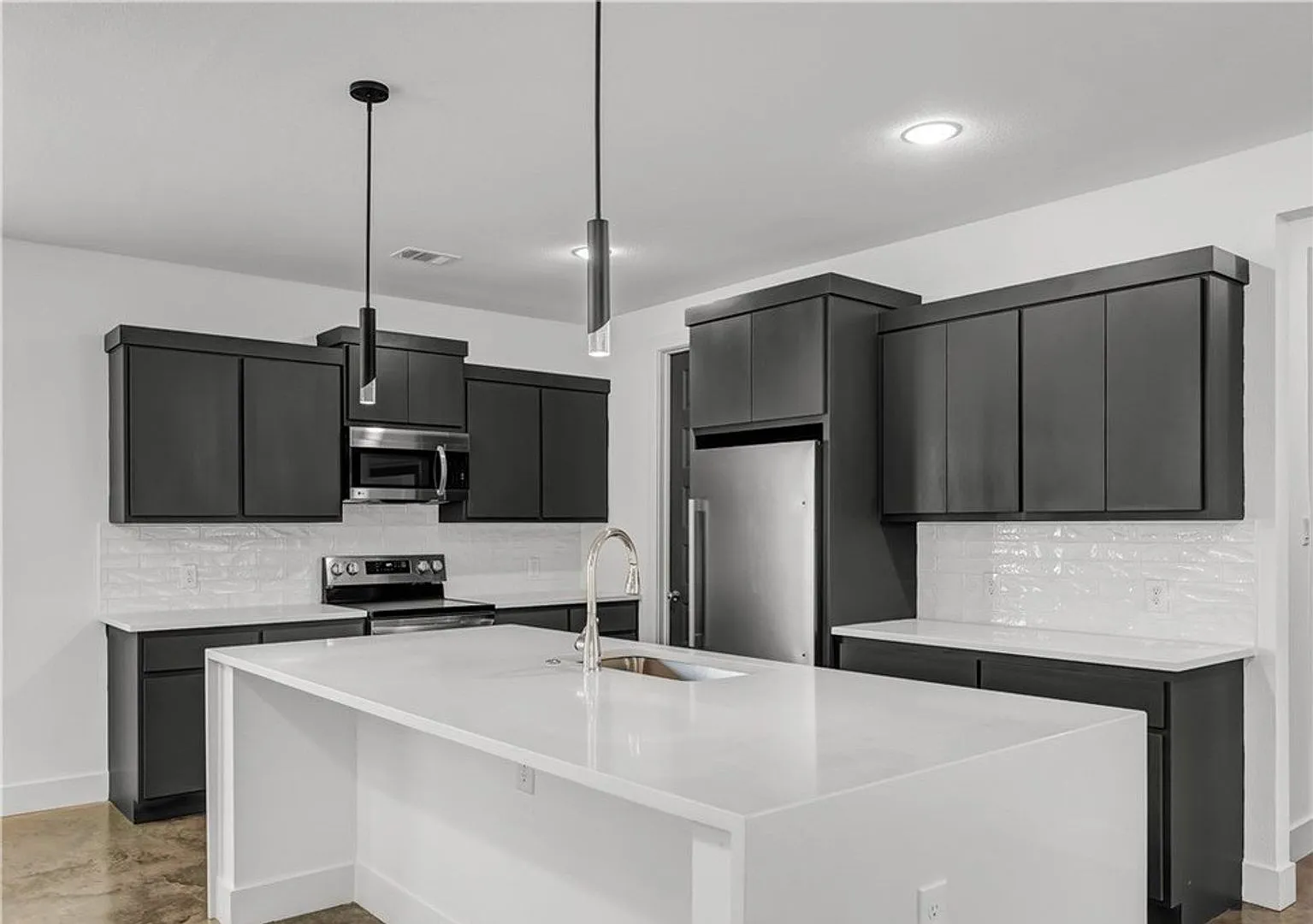Pre-Lease Fall 2027 Luxury Home In South College Station — Photo 3