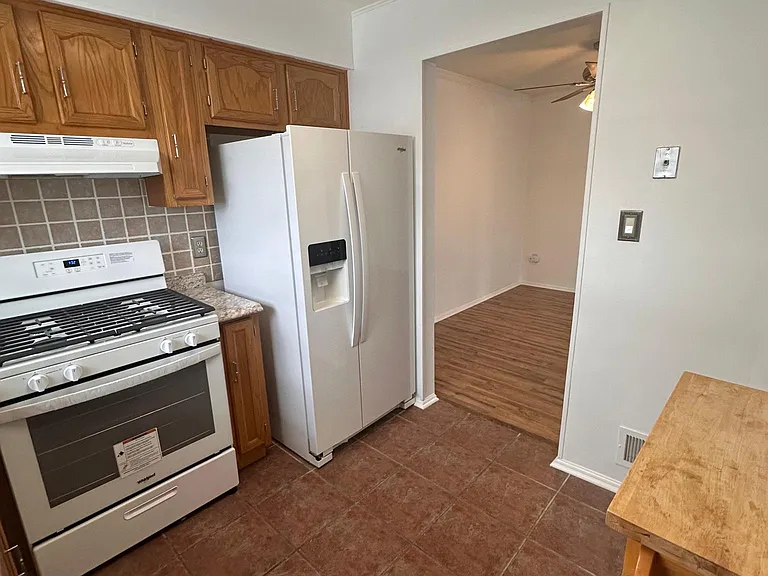 551 Clubhouse Ct #9 — Photo 7