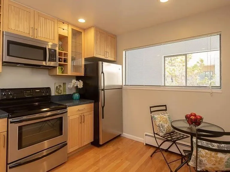 1461 Broadway — Photo 15