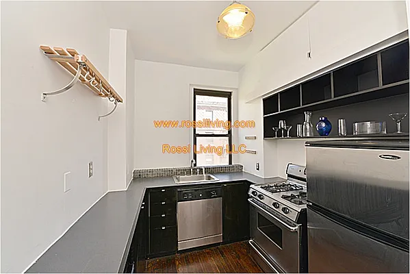 Sold by Rossi Living | media 15