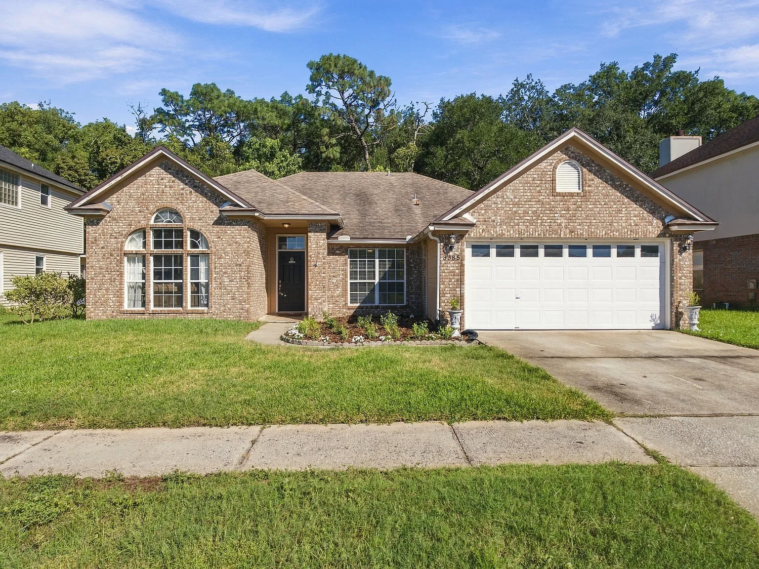 4 bed, 2099 sqft, $4,200 — Photo 1