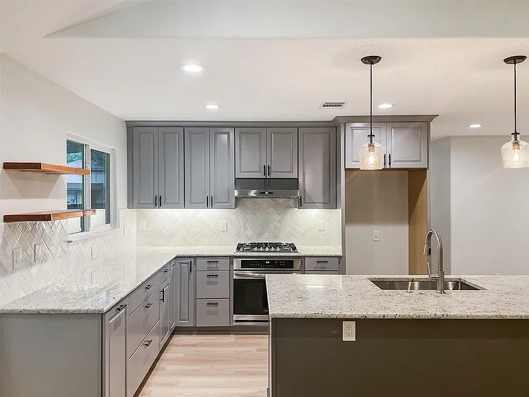 7736 Croftwood Dr — Photo 10