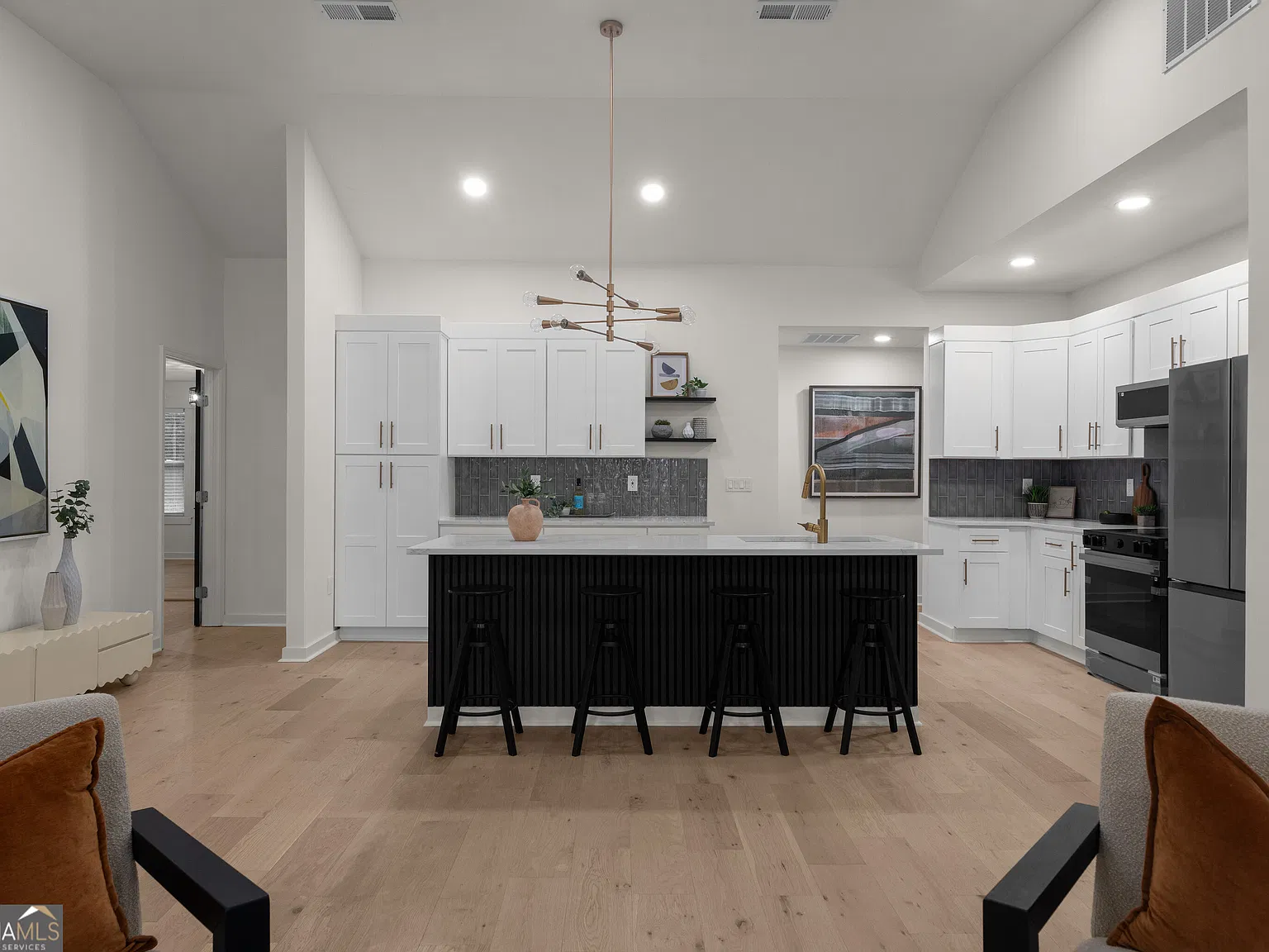 3 bed, 3.5 bath, 1675 sqft, $4,500 — Photo 4