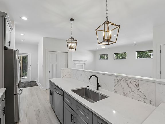 2nd image of 401 Sanders St