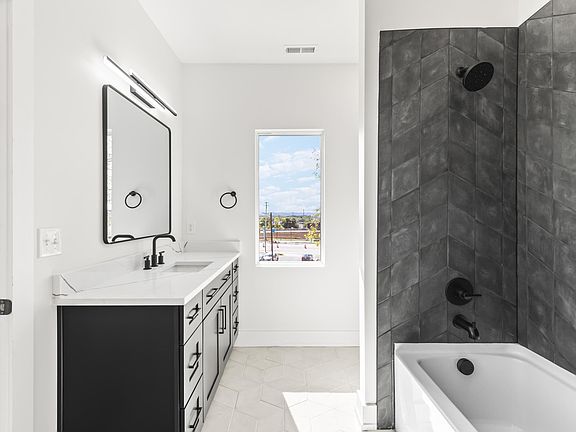 3rd image of 2109 Courtney Ave #A