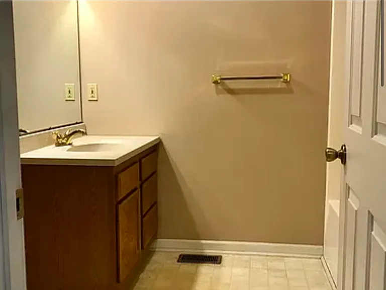 597 Hampton Way — Photo 10
