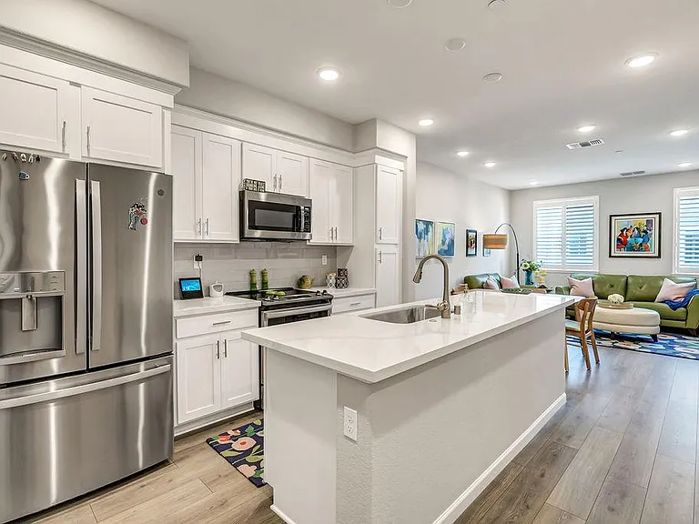 327 Pear Tree Ter #B — Photo 3