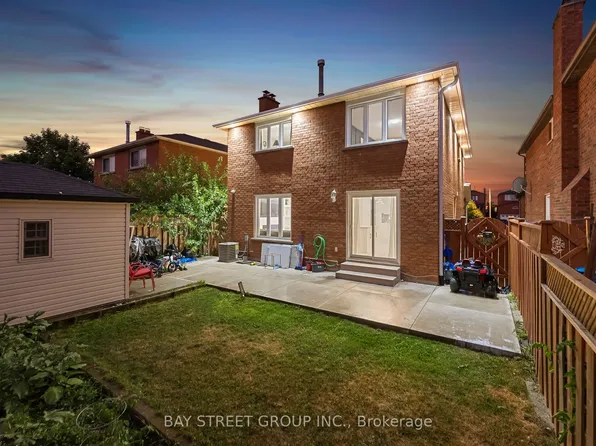 34 Lamp Cres, Vaughan, ON L4L 6J9