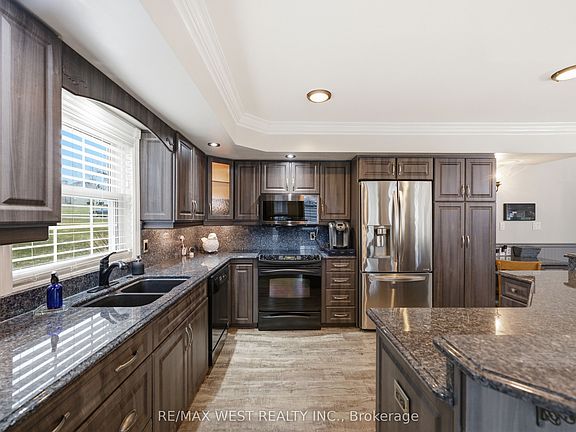 3rd image of 17 Forest Hill Dr